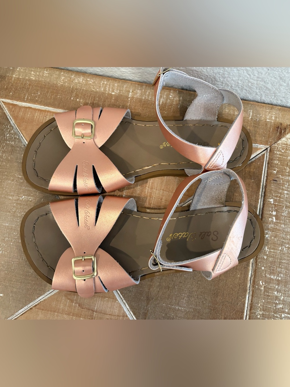 Salt Water Sandals by Hoy Original Waterproof Rose Gold Leather Size 3 Big Girls - Picture 3 of 6